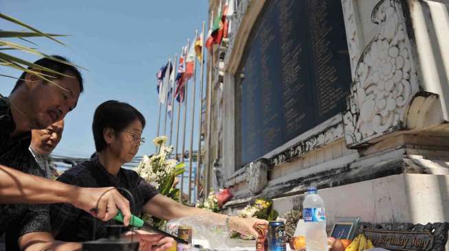 Mengenang 13 tahun tragedi bom Bali I di Monumen Bom Bali, Legian, Kuta, Bali, Senin (12/10).