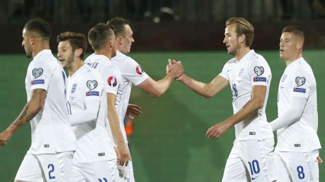 Pemain Inggris rayakan gol Harry Kane ke gawang Lithuania (13/10) [Reuters/Carl Recine]