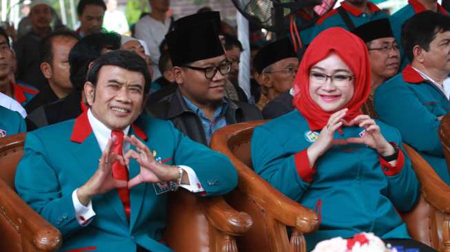 Raja Dangdut Rhoma Irama mendeklarasikan Partai Idaman di pelataran Tugu Proklamasi, Rabu (14/10).
