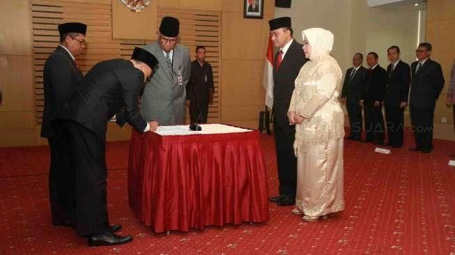 KPK Lantik Tiga Deputi