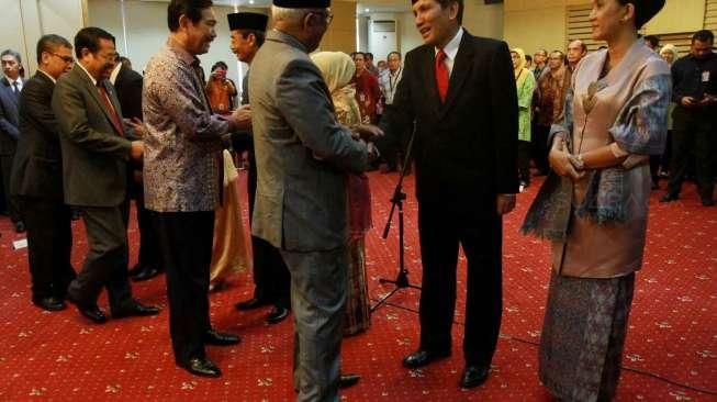 KPK Lantik Tiga Deputi