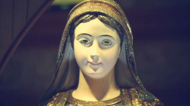 Patung Bunda  Maria Teteskan Air  Mata  Ini Kata  Pastor Setempat