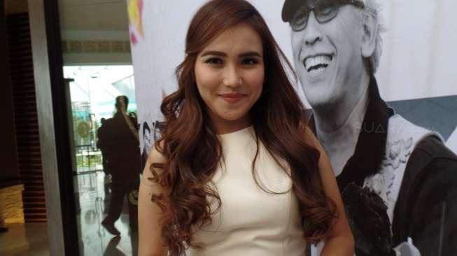 Ayu Ting Ting ditemui di Club Golf Senayan, Jakarta Selatan, Kamis (15/10).