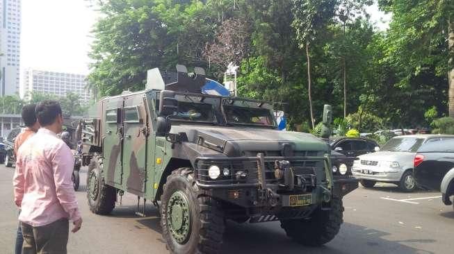 Ahok Tinjau Pengamanan Stadion GBK Pakai Mobil Lapis Baja