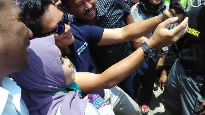 Jelang Rekonstruksi Bocah Dalam Kardus, Polisi Selfie