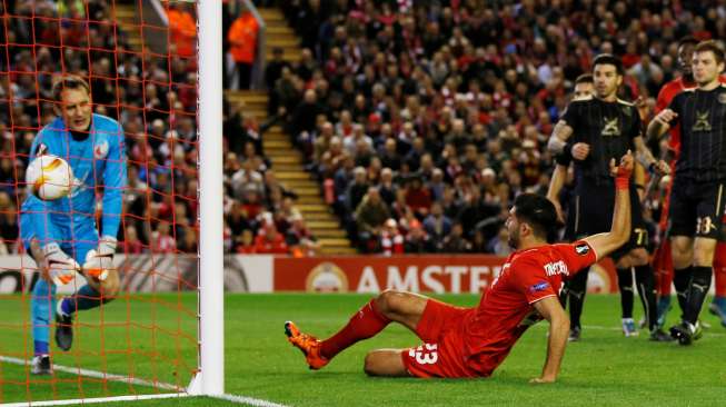 Pemain Liverpool Emre Can mencetak gol ke gawang Rubin Kazan.  Reuters / Phil Noble Livepic