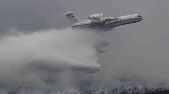 Sebanyak 12.000 Liter berhasil dijatuhkan dalan satu kali pengeboman air melalui udara. 