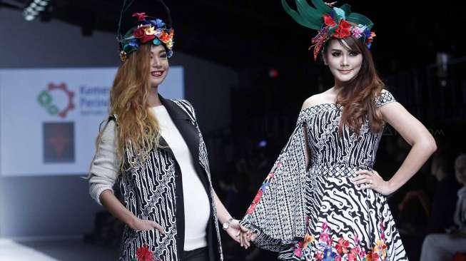 Pembukan Jakarta Fashion Week 2016