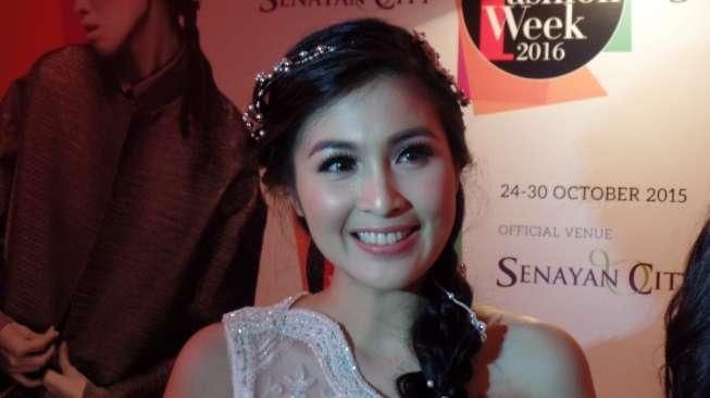 Gara-Gara Foto Ini, Sandra Dewi Mendadak Klarifikasi Hubungannya dengan Suami