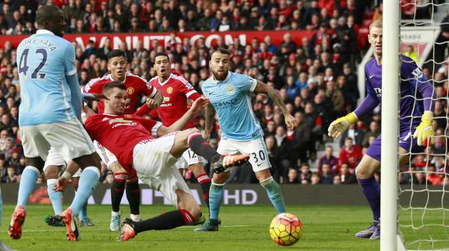 Morgan Schneiderlin nyaris menjebol gawang City (25/10)[Reuters/Jason Cairnduff]