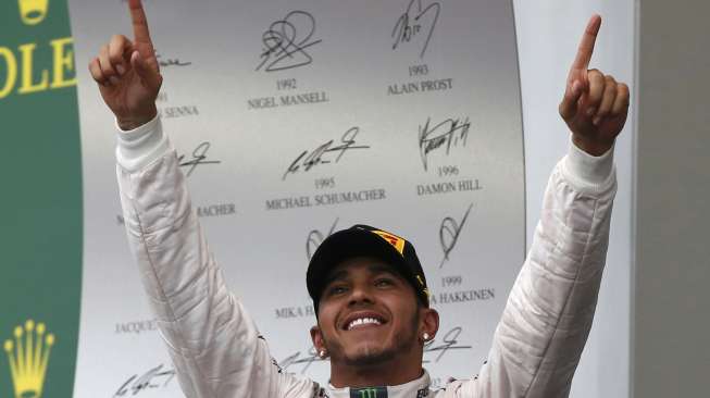 Lewis Hamilton, pebalap dari tim Mercedes, merebut gelar juara dunia Formula Satu musim ini usai menjadi yang tercepat dalam seri balapan Grand Prix di Sirkuit The Americas, Austin, Texas, Amerika Serikat, (25/10).[Reuters]