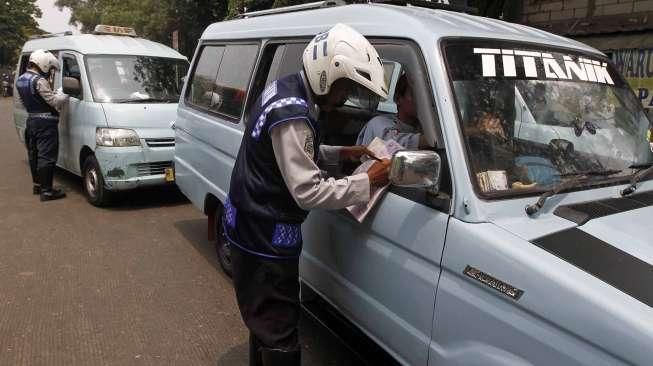 Dalam rangka operasi kelayakan jalan dan kelengkapan surat-surat atau KIR kendaraan angkutan umum. 