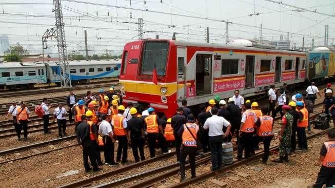 Commuter Line Anjlok