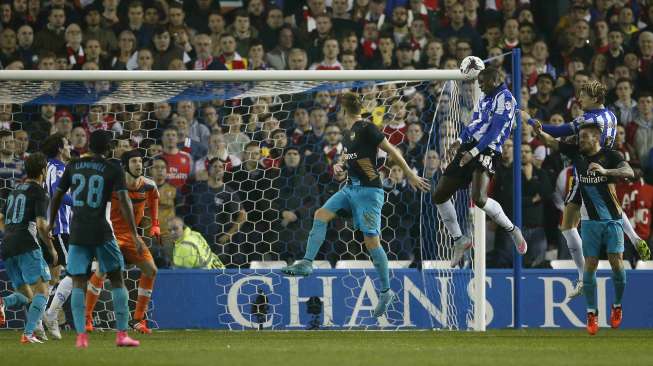 Pemain Sheffield Wednesday Lucas Joao menjebol gawang Arsenal (28/10) [Reuters/Lee Smith]