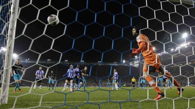 Pemain Sheffield Wednesday Lucas Joao menjebol gawang Arsenal (28/10) [Reuters/Lee Smith]