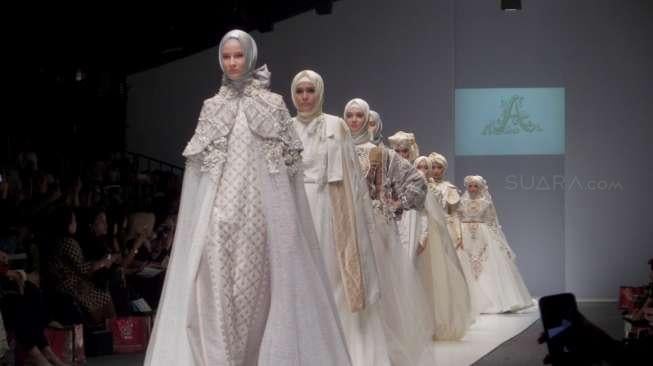 Anniesa Hasibuan Pamerkan Sasikirana di JFW 2016