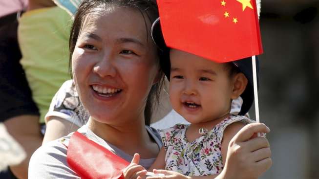 Kini, Warga Cina Diperbolehkan Punya Dua Orang Anak