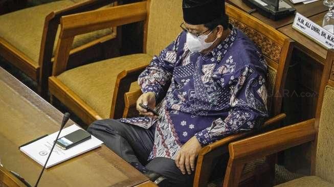 Pimpinan DPR Kenakan Masker