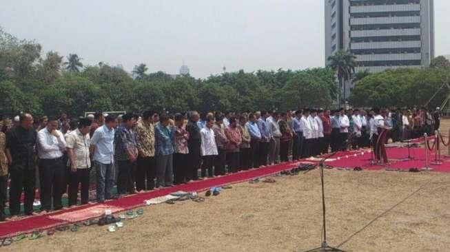 Kabut Asap di Jambi dan Palangka Raya Makin Pekat, Warga Salat Istisqa