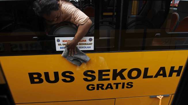 Bus sekolah gratis di Jakarta (Kurniawan Mas'ud)