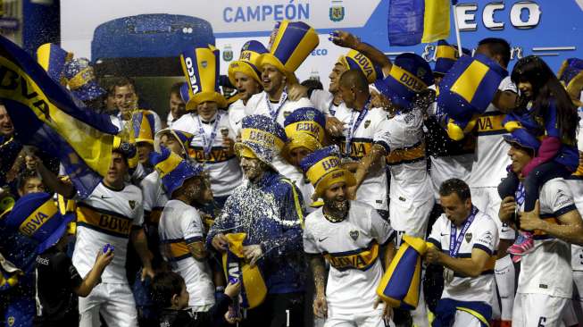 Boca Juniors merayakan sukses mereka juara Liga Argentina setelah mengalahkan Tigre. Reuters /Enrique Marcari