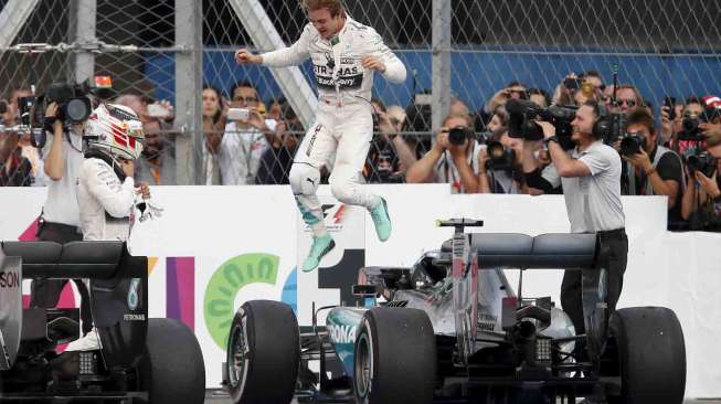 Rosberg menyelesaikan balapan dengan menempuh waktu 1jam, 42 menit, 35.038 detik.