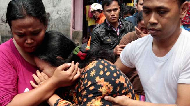 Kebakaran menghanguskan sejumlah rumah warga di Jalan Kramat Pulo Dalam, Jakarta.