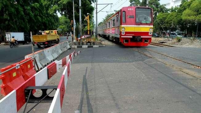 Terobos Palang Pintu Kereta, Ratusan Sepeda Motor Ditilang