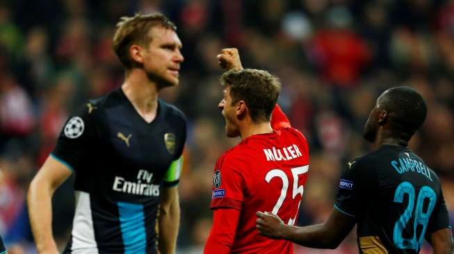 Thomas Muller melakukan selebrasi setelah mencetak gol kedua buat Bayern Munich. Reuters / Michael Dalder Livepic