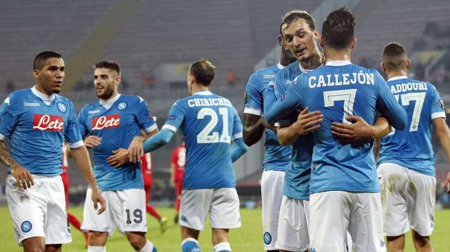 Napoli dan Dortmund Lolos ke Babak 32 Besar