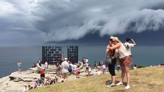 Ketika Angkasa Sydney "Diterjang" Tsunami