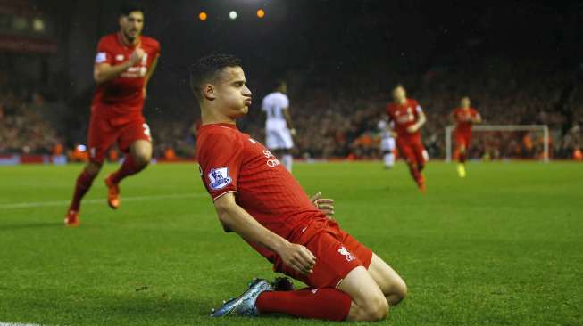 Philippe Coutinho rayakan gol ke gawang Crystal Palace (9/11) [Reuters/Lee Smith]