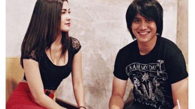 Kevin Aprilio Pacaran dengan Vicy Melanie?