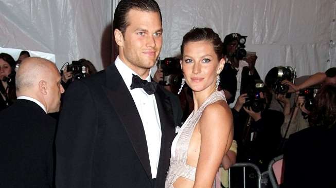 Tom Brady, in a Tom Ford suit, Gisele Bundchen, in a Versace gown, at Superheroes Fashion and Fantasy Gala, Metropolitan Museum of Art Costume Institute, New York, May 05, 2008