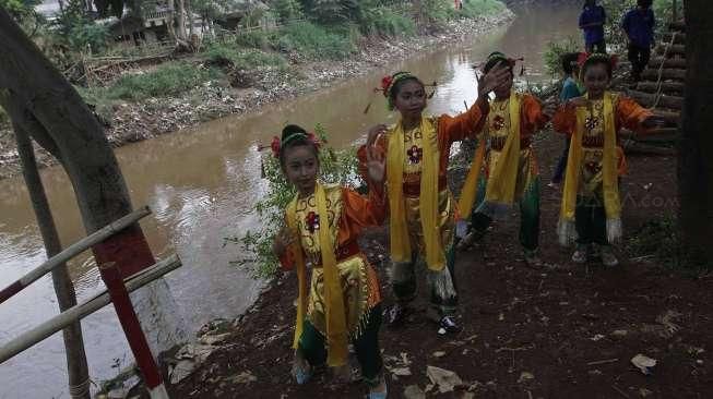 Dalam perayaan tersebut dilakukan sejumlah aksi penyelamatan lingkungan dan pencemaran akibat sampah dan limbah industri.