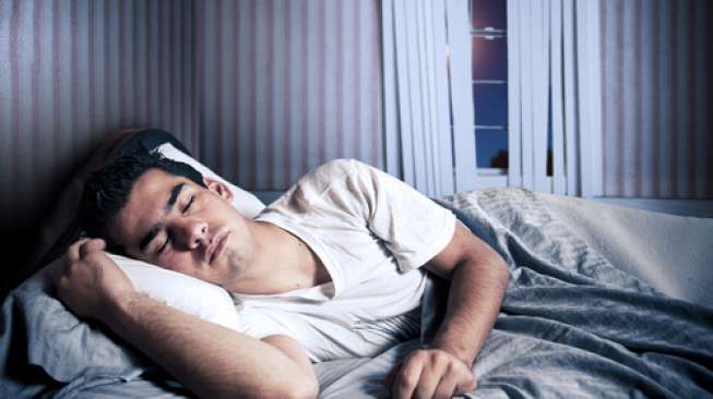 Sering Merasa Terjatuh Saat Tidur? Ini Penjelasannya