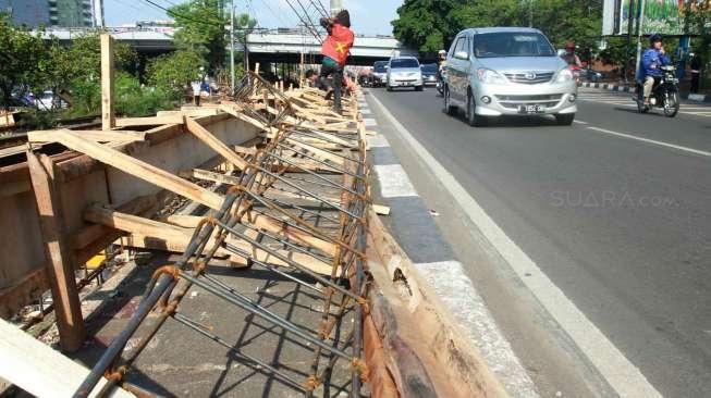 Pemasangan Pagar Stasiun Palmerah