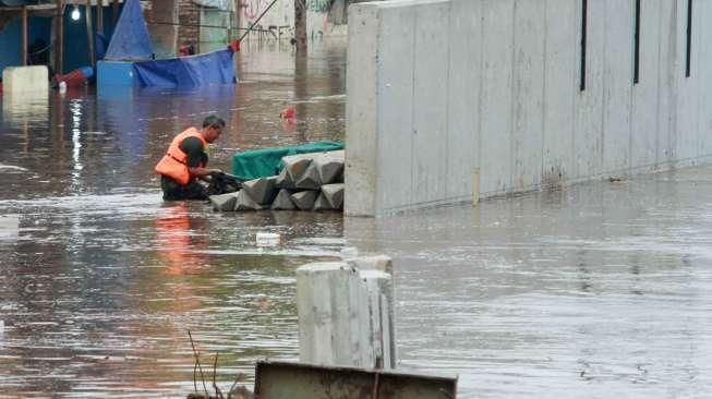 Siaga Banjir Jakarta, Polda Metro Jaya Siapkan 12 Ambulans