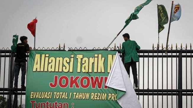 Tuntut Sidang Istimewa