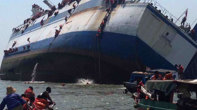 Kapal Indonesia Tabrakan di Laut Singapura, 5 ABK Hilang