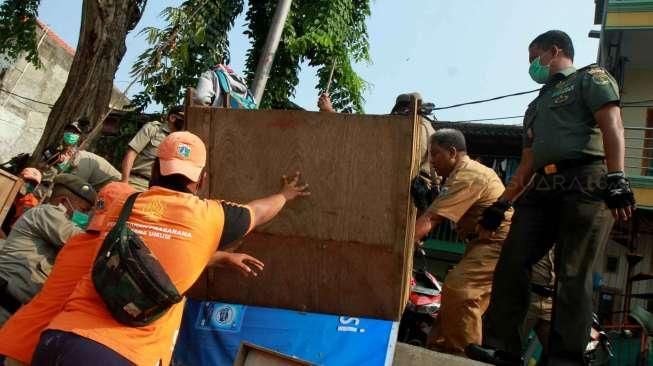 Razia Unggas di Bantaran Ciliwung