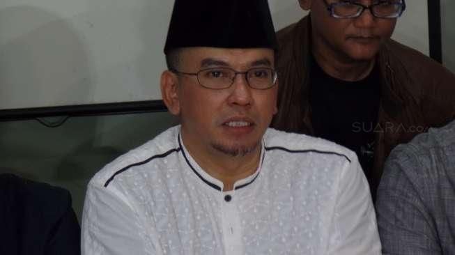 Ustadz Aswan Akui Poligami, Dhani dan Farhat Pelukan