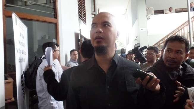 Pihak Ahmad Dhani Klaim Argumen Kuasa Hukum Farhat Sesat