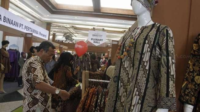 Tampil Kompak Saat Idul Fitri dengan Batik Sarimbit