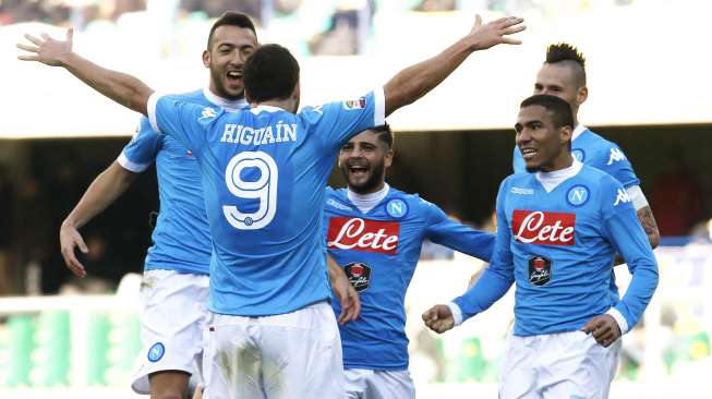 Napoli Tumbangkan Verona