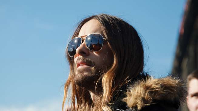 Jared Leto dan Celine Dion Kenang Korban Serangan Paris di AMA