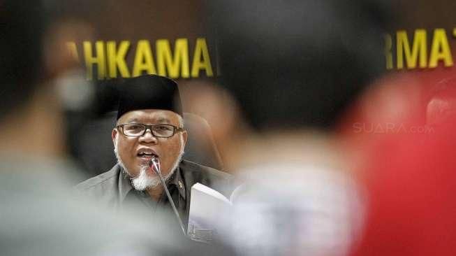  MKD hanya menerima 11,38 menit, sementara berdasarkan laporan Menteri ESDM Sudirman Said, seluruhnya ada 120 menit.