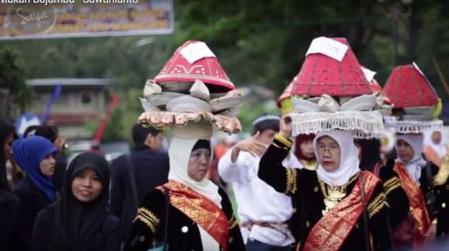 Mengenal Tradisi "Makan Bajamba" dari Tanah Minang