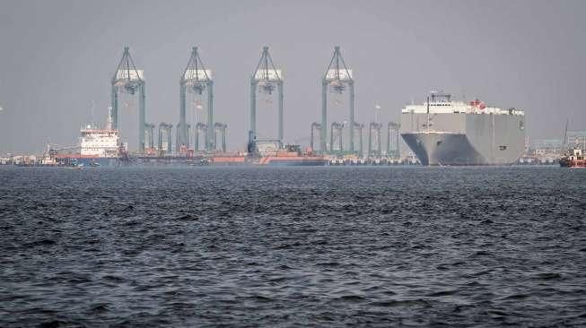 Pelabuhan New Priok tersebut direncanakan akan mulai beroperasi pada awal Januari 2016.