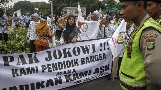 Saat Ini Guru Dipandang Profesi, Bukan Mengabdi